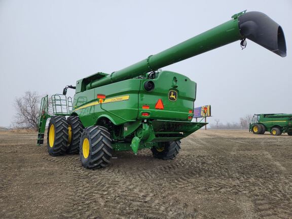 2024 John Deere S780 Combine