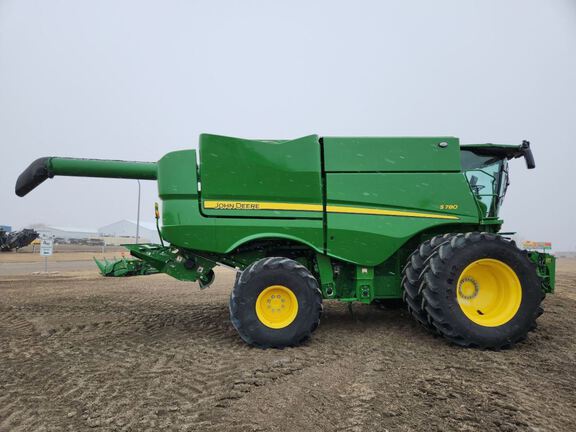 2024 John Deere S780 Combine