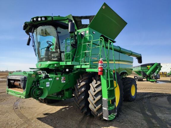 2024 John Deere S780 Combine