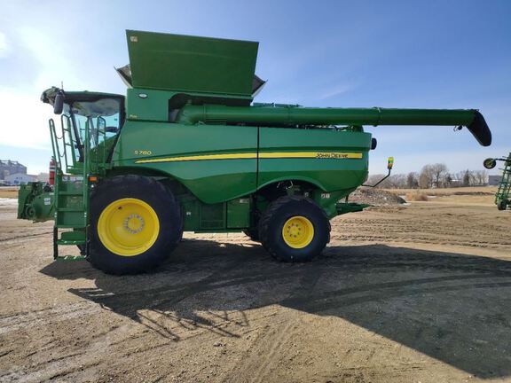 2024 John Deere S780 Combine