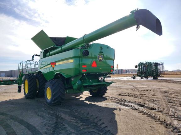 2024 John Deere S780 Combine