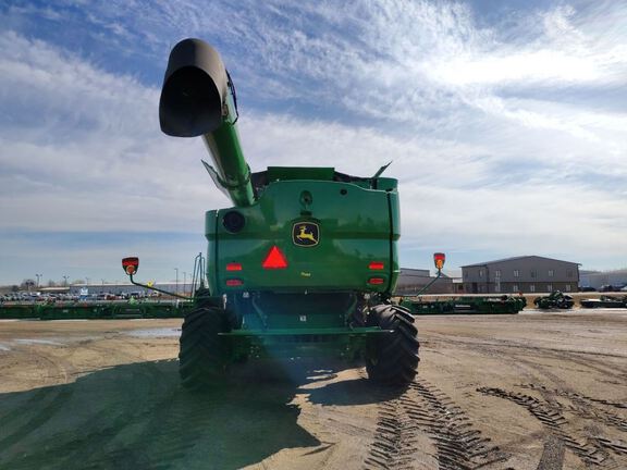 2024 John Deere S780 Combine