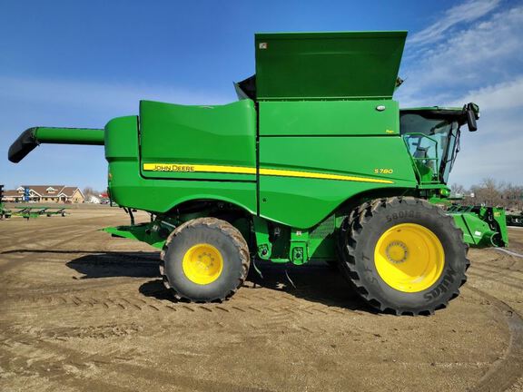 2024 John Deere S780 Combine