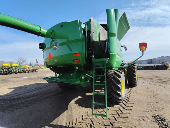 2024 John Deere S780 Combine