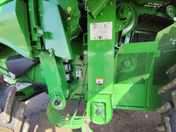 2024 John Deere S780 Combine