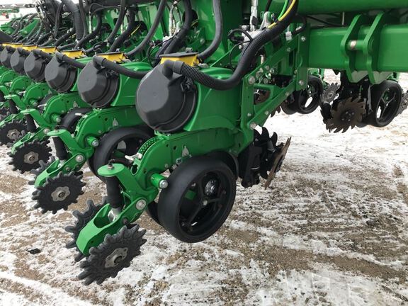 2019 John Deere 1775NT Planter