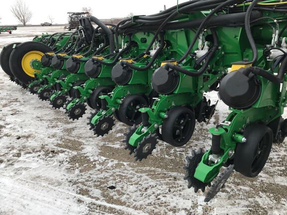 2019 John Deere 1775NT Planter