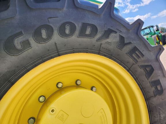 2022 John Deere 8R 340 Tractor