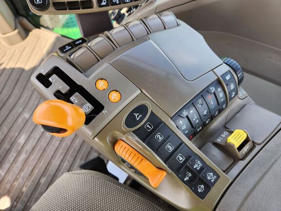 2022 John Deere 8R 340 Tractor