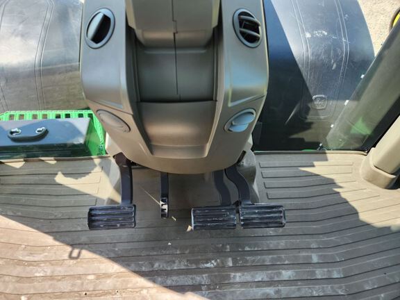 2022 John Deere 8R 340 Tractor