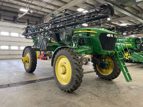 2010 John Deere 4830 Sprayer/High Clearance