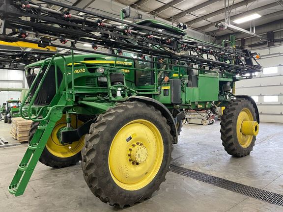 2010 John Deere 4830 Sprayer/High Clearance