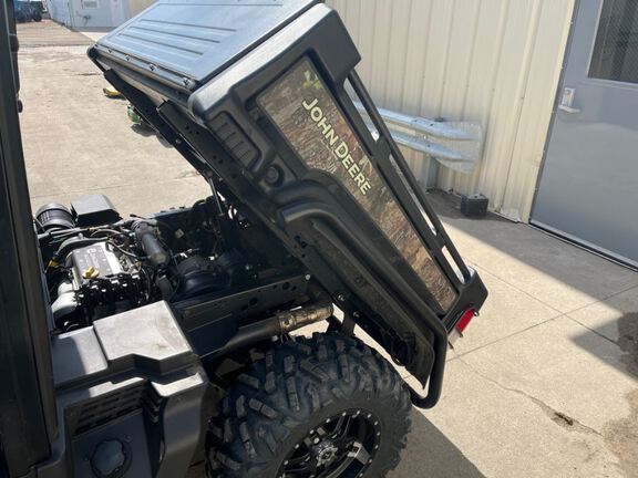 2021 John Deere XUV835R ATV