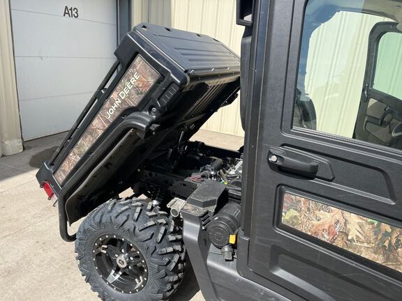 2021 John Deere XUV835R ATV