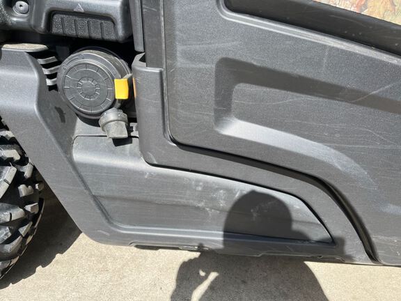 2021 John Deere XUV835R ATV