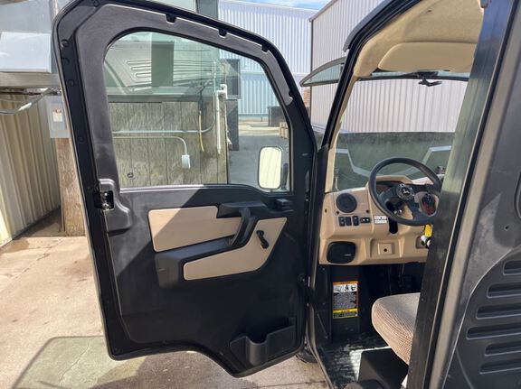 2021 John Deere XUV835R ATV