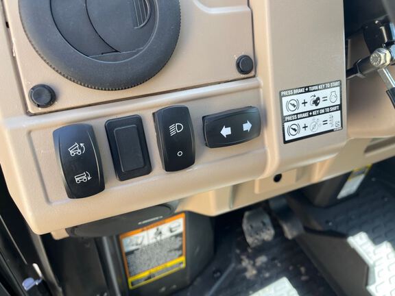 2021 John Deere XUV835R ATV