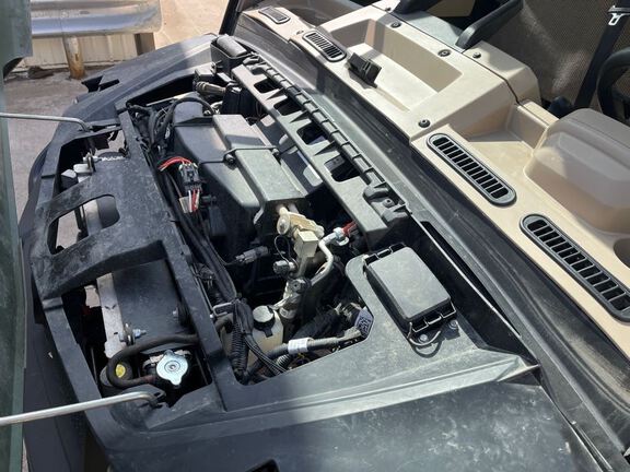 2021 John Deere XUV835R ATV