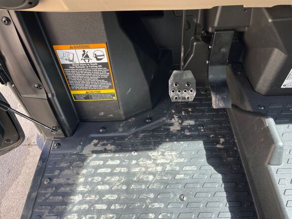 2021 John Deere XUV835R ATV