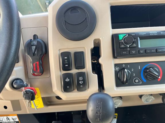 2021 John Deere XUV835R ATV