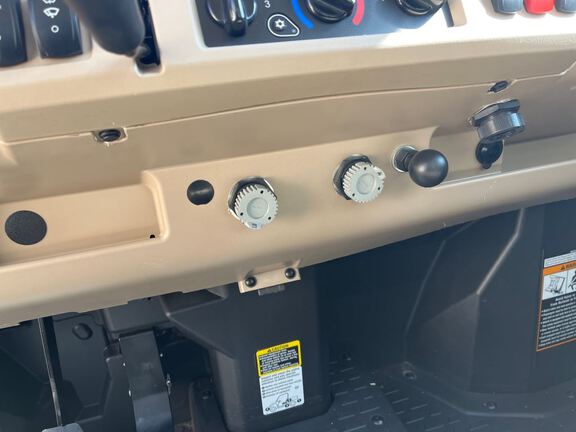 2021 John Deere XUV835R ATV