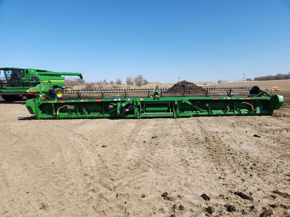 2024 John Deere RD40F Header Combine
