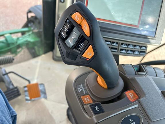 2023 John Deere 8RX 410 Tractor Rubber Track