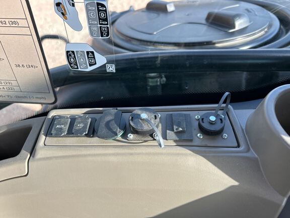 2023 John Deere 8RX 410 Tractor Rubber Track