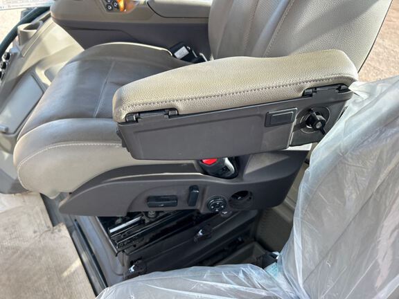 2023 John Deere 8RX 410 Tractor Rubber Track