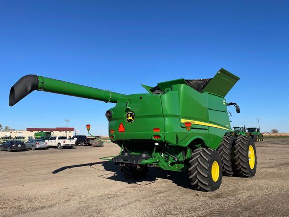 2021 John Deere S780 Combine