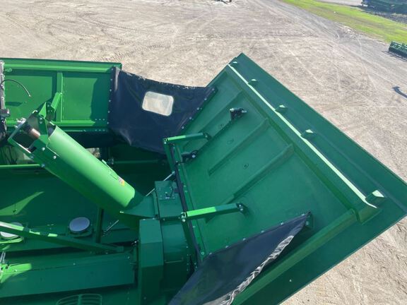 2024 John Deere S780 Combine