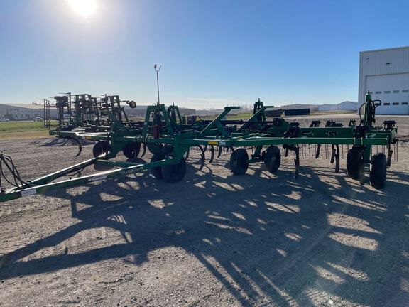 Summers SUPER CHISEL Chisel Plow