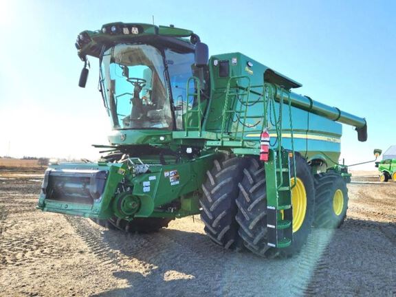 2024 John Deere S780 Combine