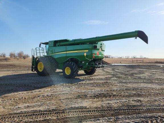 2024 John Deere S780 Combine