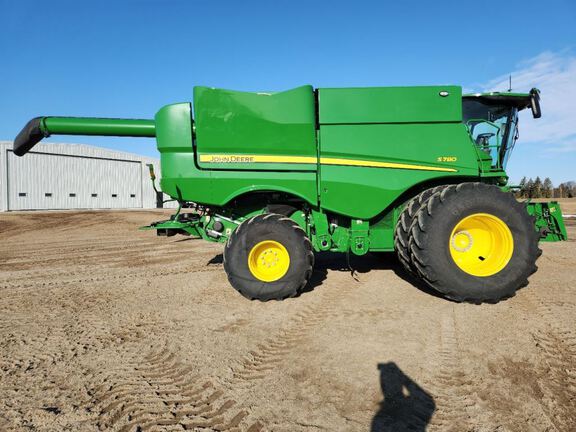2024 John Deere S780 Combine