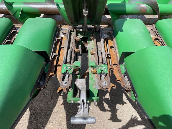 2021 John Deere C18R Header Corn Head