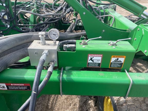 2012 John Deere 1890 Air Seeder