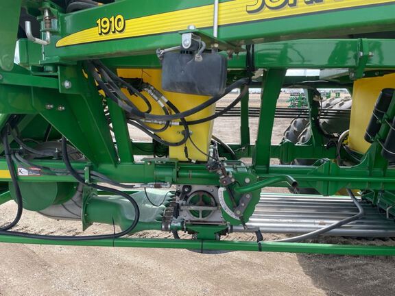 2012 John Deere 1890 Air Seeder