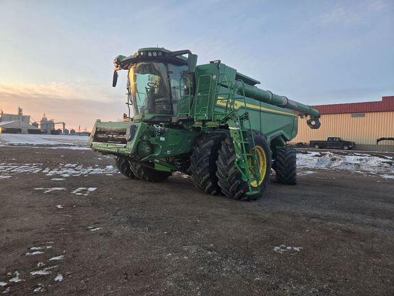 2023 John Deere X9 1000 Combine