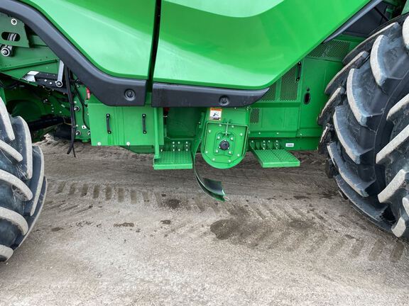 2023 John Deere X9 1000 Combine