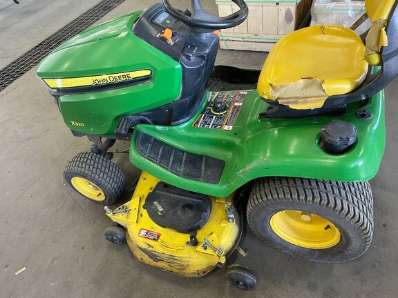2015 John Deere X320 Garden Tractor