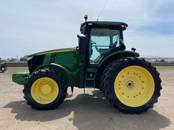2012 John Deere 7215R Tractor