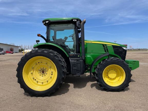 2012 John Deere 7215R Tractor