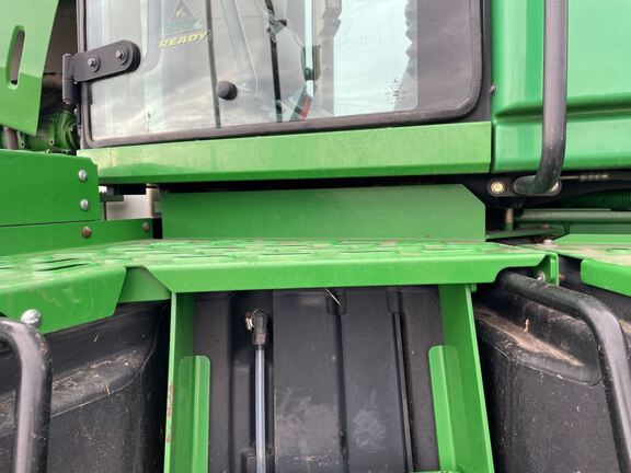 2010 John Deere 9530 Tractor 4WD