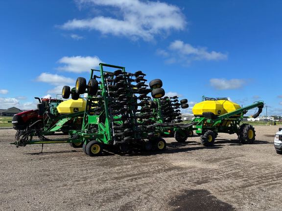 2005 John Deere 1890 Air Seeder