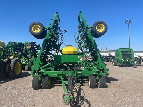 2005 John Deere 1890 Air Seeder