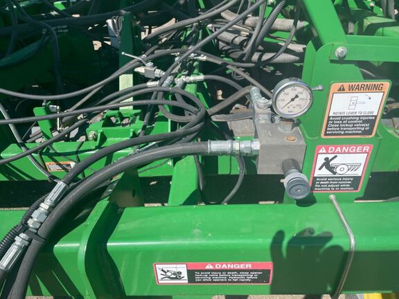 2005 John Deere 1890 Air Seeder