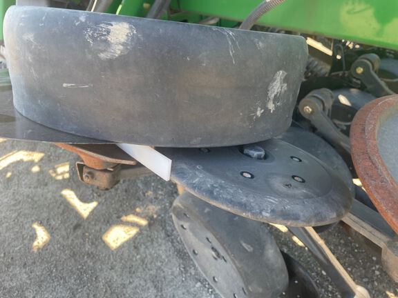 2005 John Deere 1890 Air Seeder