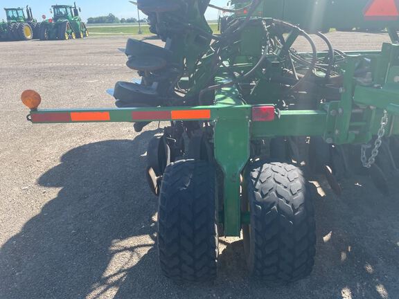 2005 John Deere 1890 Air Seeder