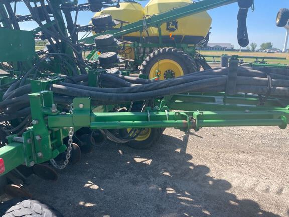 2005 John Deere 1890 Air Seeder